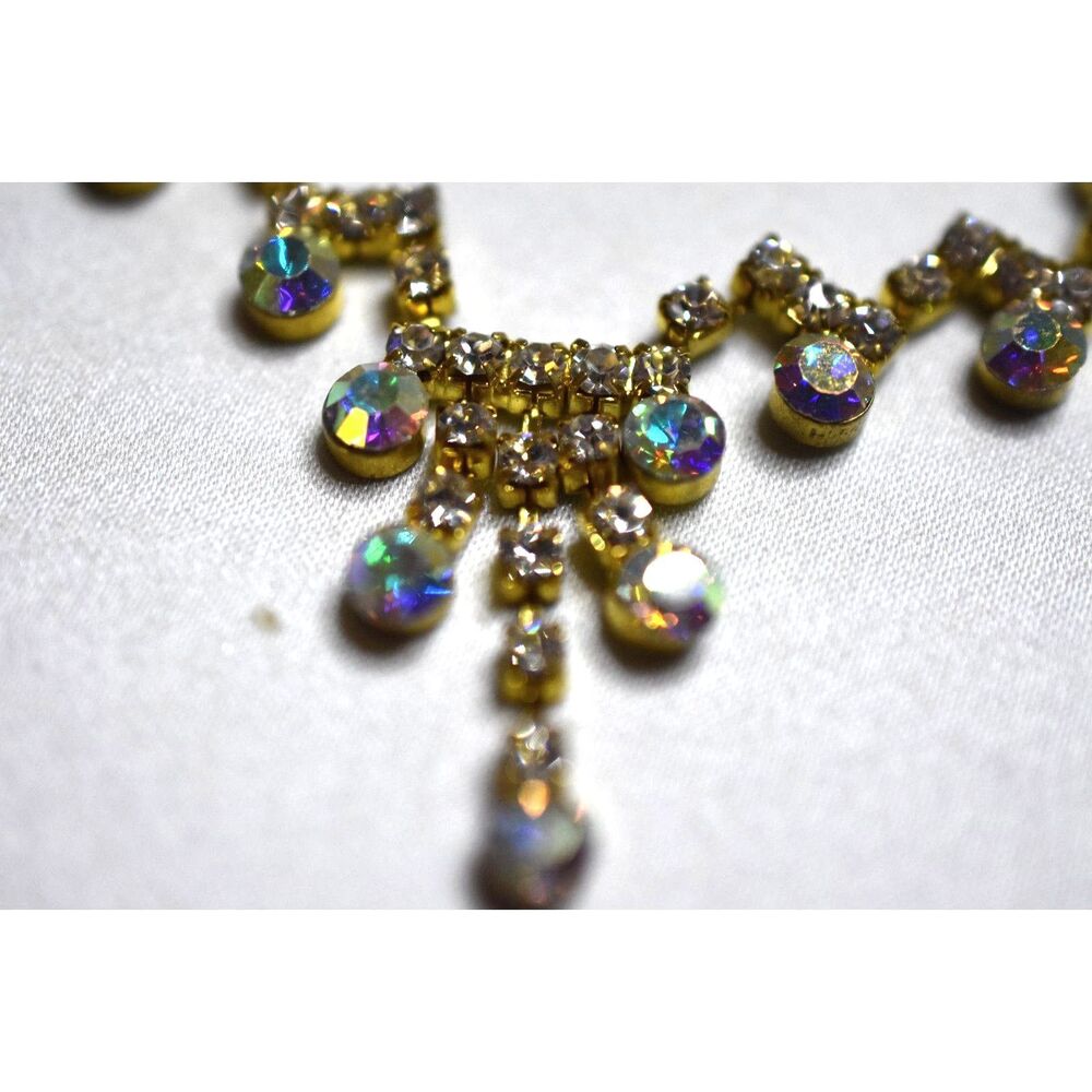 Vtg Antique Gold Tone V-Drop Crystal Aurora Borealis 13" Necklace/Post Earrings